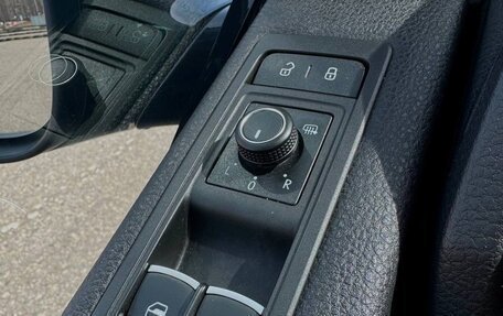 Volkswagen Multivan T6 рестайлинг, 2016 год, 3 460 000 рублей, 33 фотография