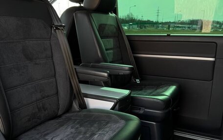 Volkswagen Multivan T6 рестайлинг, 2016 год, 3 460 000 рублей, 24 фотография