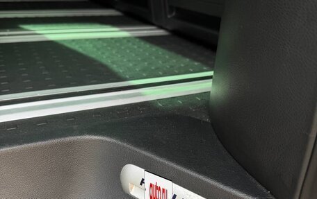 Volkswagen Multivan T6 рестайлинг, 2016 год, 3 460 000 рублей, 28 фотография