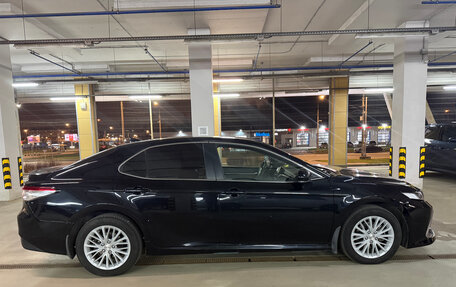 Toyota Camry, 2021 год, 2 600 000 рублей, 5 фотография