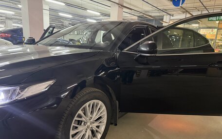 Toyota Camry, 2021 год, 2 600 000 рублей, 10 фотография