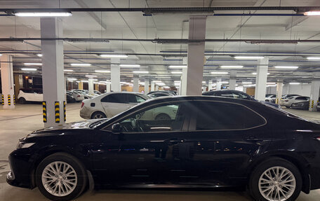 Toyota Camry, 2021 год, 2 600 000 рублей, 9 фотография