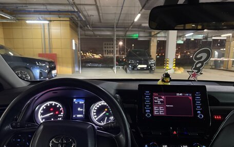 Toyota Camry, 2021 год, 2 600 000 рублей, 13 фотография