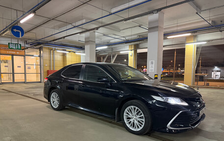 Toyota Camry, 2021 год, 2 600 000 рублей, 4 фотография