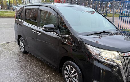 Toyota Esquire I, 2019 год, 3 000 000 рублей, 2 фотография