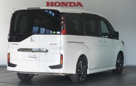 Honda Stepwgn IV, 2021 год, 1 800 000 рублей, 4 фотография