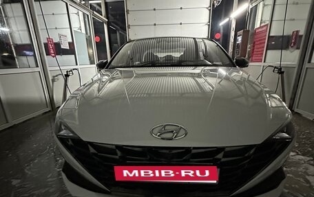 Hyundai Elantra, 2021 год, 1 999 000 рублей, 2 фотография