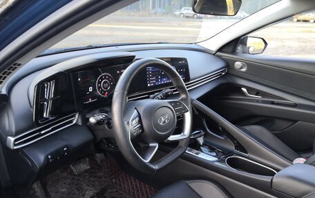 Hyundai Elantra, 2021 год, 2 100 000 рублей, 11 фотография