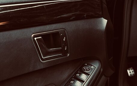 Mercedes-Benz E-Класс, 2015 год, 1 850 000 рублей, 19 фотография