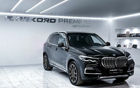 BMW X5, 2019 год, 5 850 000 рублей, 2 фотография