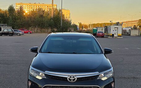 Toyota Camry, 2017 год, 2 100 000 рублей, 2 фотография