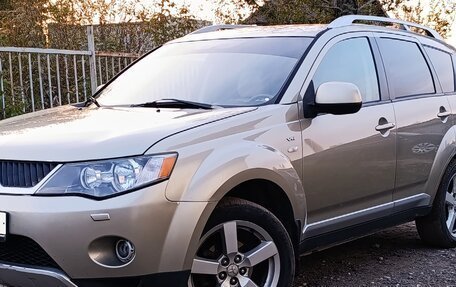 Mitsubishi Outlander III рестайлинг 3, 2008 год, 679 000 рублей, 1 фотография