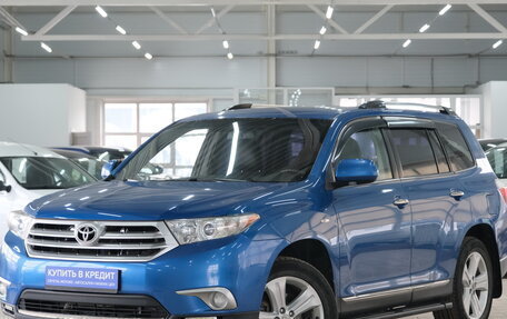 Toyota Highlander III, 2011 год, 1 719 000 рублей, 2 фотография