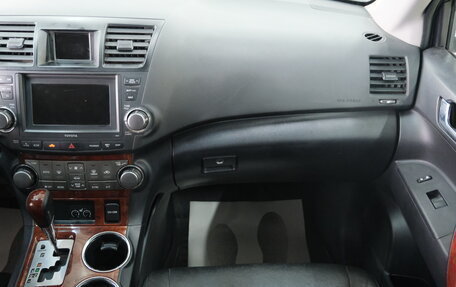 Toyota Highlander III, 2011 год, 1 719 000 рублей, 19 фотография