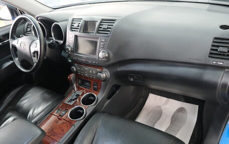 Toyota Highlander III, 2011 год, 1 719 000 рублей, 20 фотография