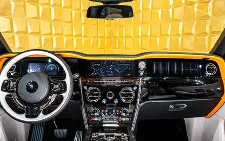 Rolls-Royce Cullinan, 2025 год, 140 000 000 рублей, 14 фотография