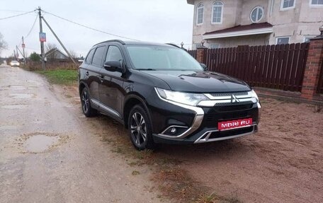 Mitsubishi Outlander III рестайлинг 3, 2019 год, 1 500 000 рублей, 1 фотография