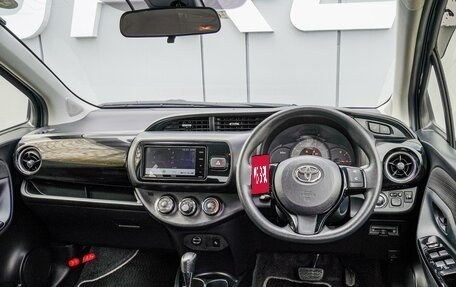 Toyota Vitz, 2018 год, 1 220 000 рублей, 6 фотография