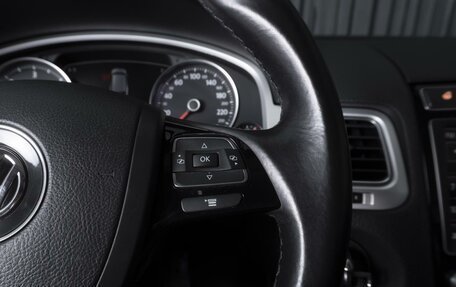 Volkswagen Touareg III, 2017 год, 3 186 000 рублей, 21 фотография