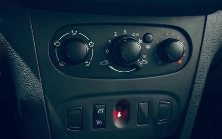 Renault Sandero II рестайлинг, 2016 год, 570 000 рублей, 15 фотография