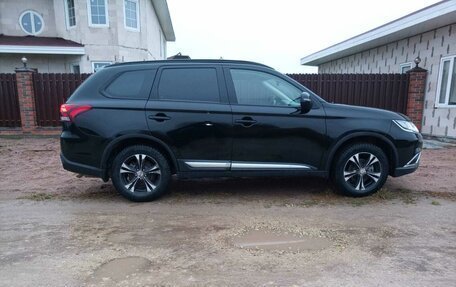 Mitsubishi Outlander III рестайлинг 3, 2019 год, 1 500 000 рублей, 4 фотография