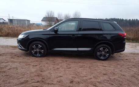 Mitsubishi Outlander III рестайлинг 3, 2019 год, 1 500 000 рублей, 5 фотография