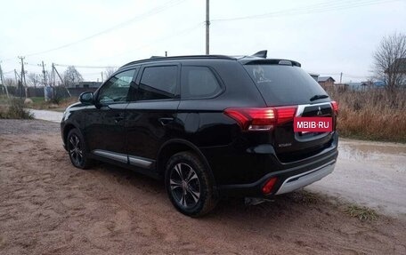 Mitsubishi Outlander III рестайлинг 3, 2019 год, 1 500 000 рублей, 3 фотография