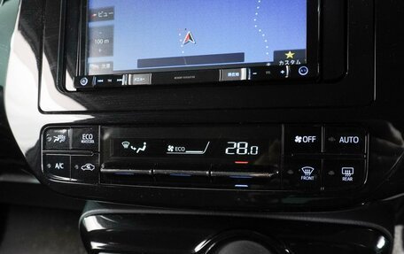 Toyota Prius IV XW50, 2019 год, 2 159 000 рублей, 12 фотография