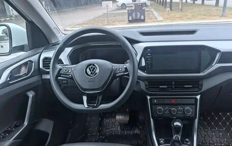Volkswagen T-Cross I, 2021 год, 1 200 001 рублей, 10 фотография