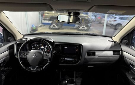 Mitsubishi Outlander III рестайлинг 3, 2015 год, 1 699 000 рублей, 10 фотография