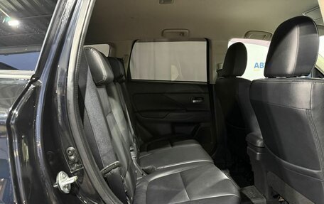 Mitsubishi Outlander III рестайлинг 3, 2015 год, 1 699 000 рублей, 12 фотография