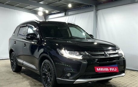 Mitsubishi Outlander III рестайлинг 3, 2015 год, 1 699 000 рублей, 7 фотография