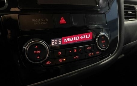 Mitsubishi Outlander III рестайлинг 3, 2015 год, 1 699 000 рублей, 15 фотография