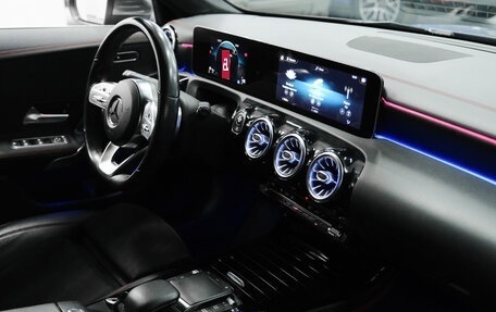 Mercedes-Benz CLA, 2020 год, 3 090 000 рублей, 14 фотография