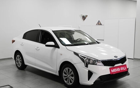 KIA Rio IV, 2021 год, 1 740 000 рублей, 3 фотография