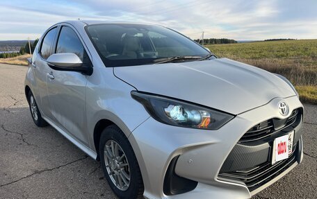 Toyota Yaris, 2021 год, 999 999 рублей, 1 фотография
