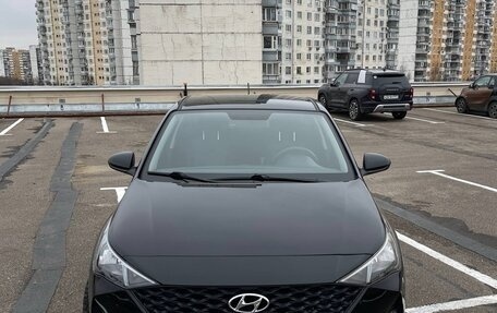 Hyundai Solaris II рестайлинг, 2021 год, 1 785 000 рублей, 2 фотография