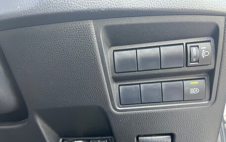 Toyota Yaris, 2021 год, 999 999 рублей, 3 фотография