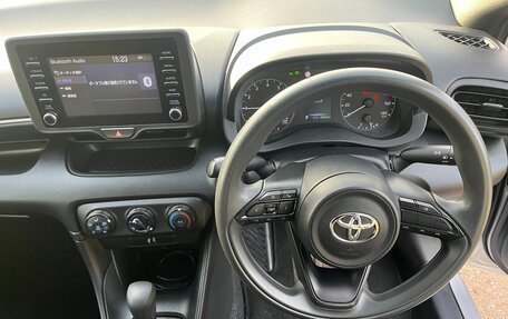 Toyota Yaris, 2021 год, 999 999 рублей, 2 фотография