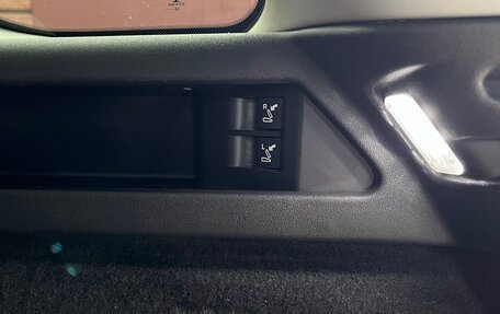 Land Rover Discovery Sport I рестайлинг, 2017 год, 2 350 000 рублей, 31 фотография