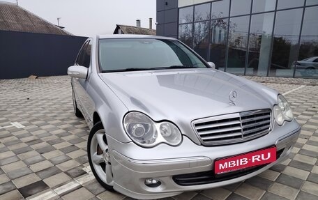 Mercedes-Benz C-Класс, 2005 год, 850 000 рублей, 1 фотография