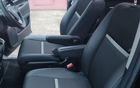 Honda Stepwgn IV, 2018 год, 2 590 000 рублей, 16 фотография