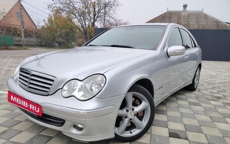 Mercedes-Benz C-Класс, 2005 год, 850 000 рублей, 4 фотография