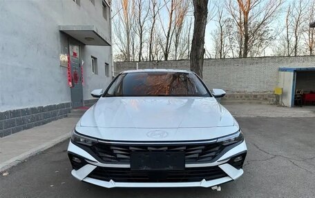 Hyundai Elantra, 2022 год, 1 600 000 рублей, 2 фотография