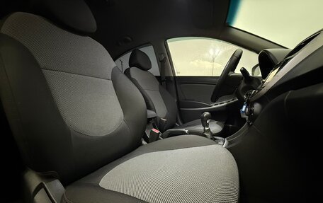 Hyundai Solaris II рестайлинг, 2013 год, 680 000 рублей, 20 фотография