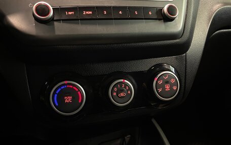 KIA Rio III рестайлинг, 2016 год, 989 000 рублей, 13 фотография