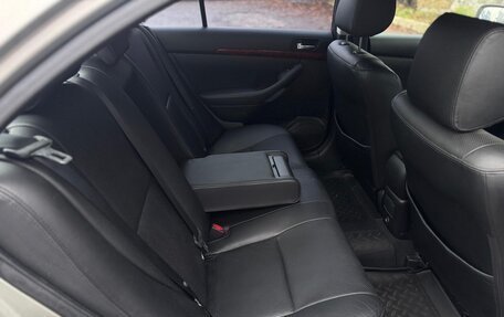 Toyota Avensis III рестайлинг, 2004 год, 600 000 рублей, 9 фотография