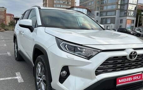 Toyota RAV4, 2021 год, 4 300 000 рублей, 1 фотография
