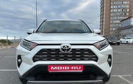 Toyota RAV4, 2021 год, 4 300 000 рублей, 4 фотография