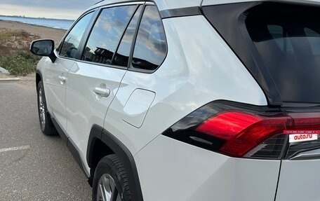 Toyota RAV4, 2021 год, 4 300 000 рублей, 10 фотография